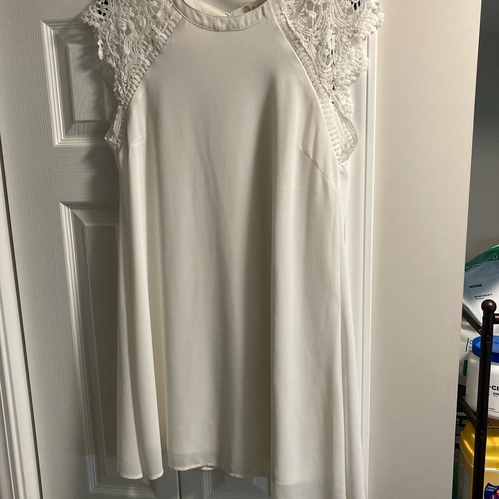 White Altar’d State dress Size M